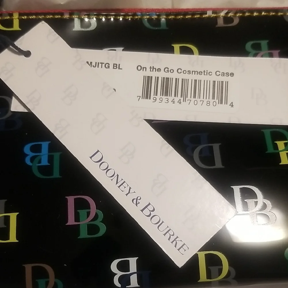 NWT!! Dooney & Bourke Black Toiletry /cosmetic Bag with Sleek Design.👜👛 - Picture 2 of 4